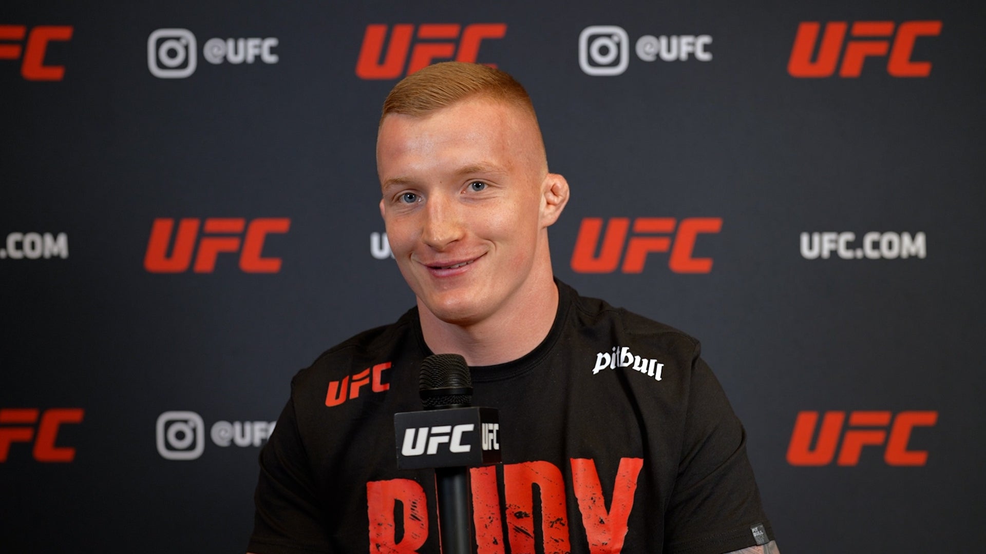 Iwo Baraniewski podczas walki w UFC