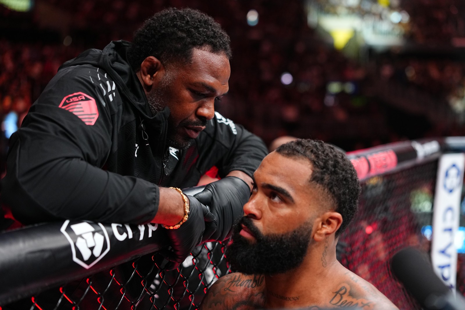 Jon Jones w narożniku Gable'a Stevesona podczas UFC 331