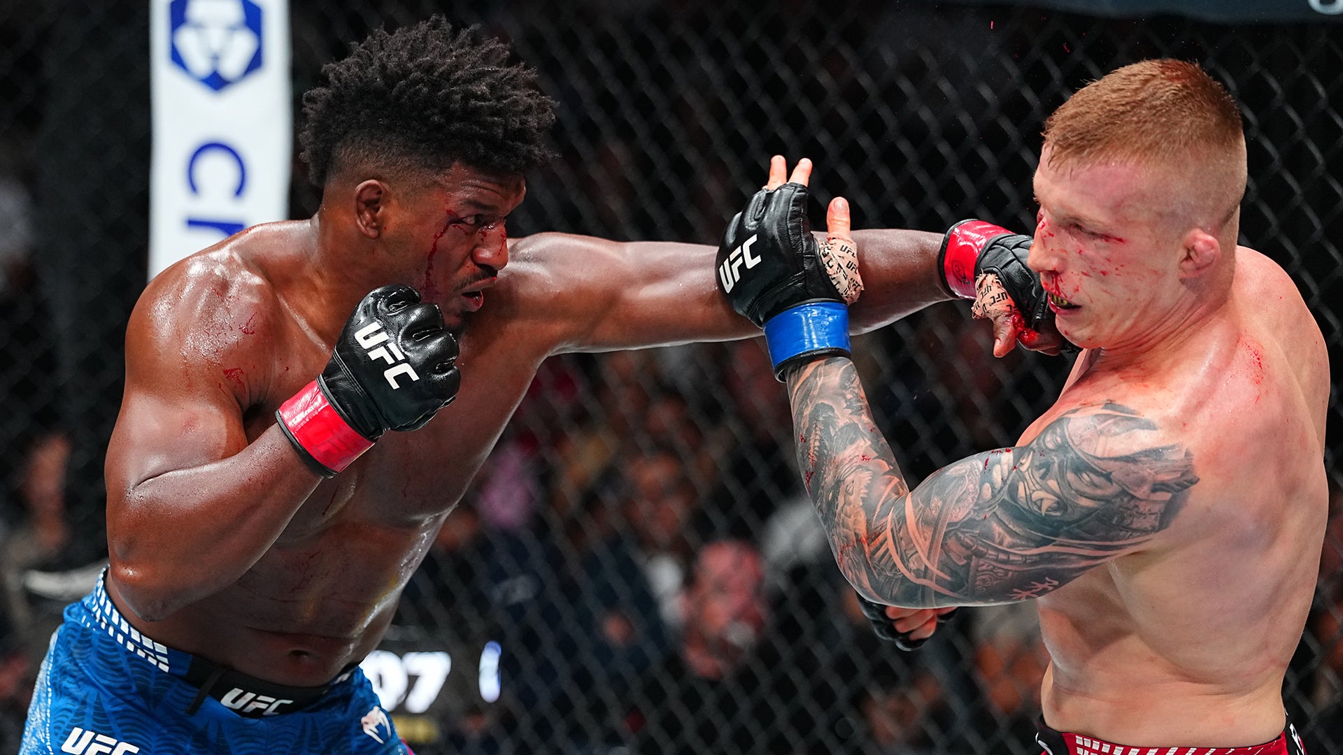 Alonzo Menifield trafia Iwo Baraniewskiego podczas UFC 331